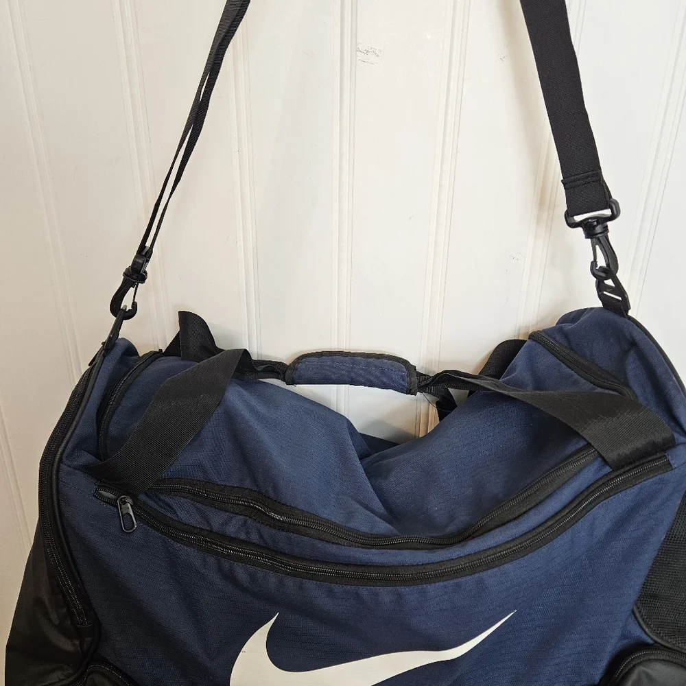 Nike Duffel Bag Brasilia Gym Travel Sports Overnight Midnight Navy Black White